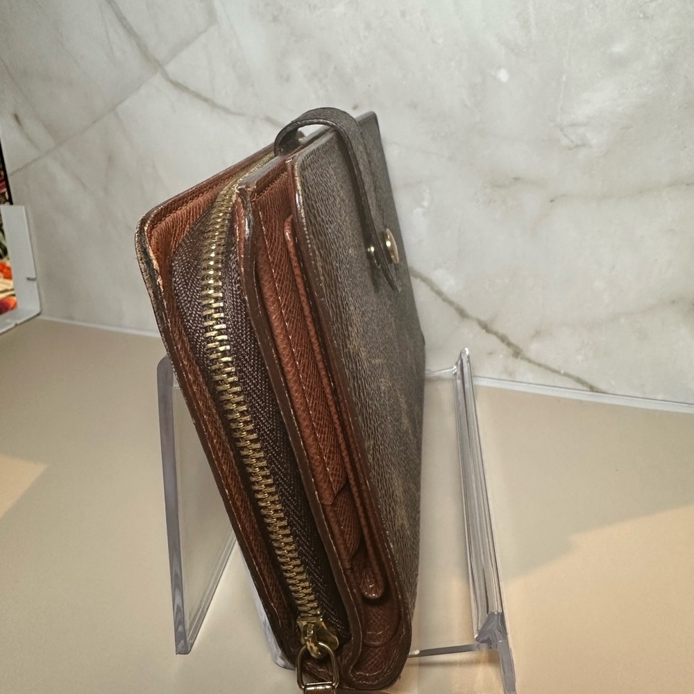Louis Vuitton Monogram Zipper Passport Wallet - Picture 8 of 15